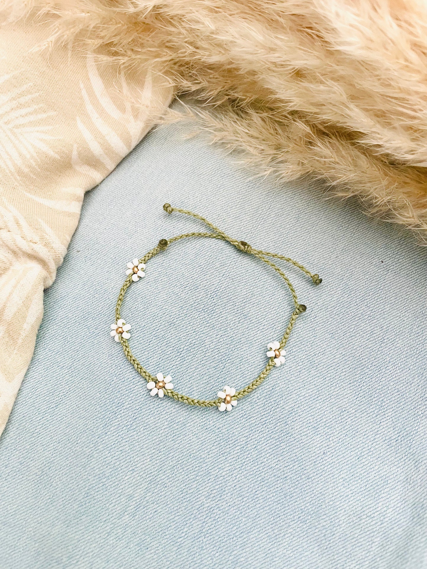 Green Adjustable Braided Daisy Flower Bracelet, Floral Bracelets for Women, Cord Bracelet