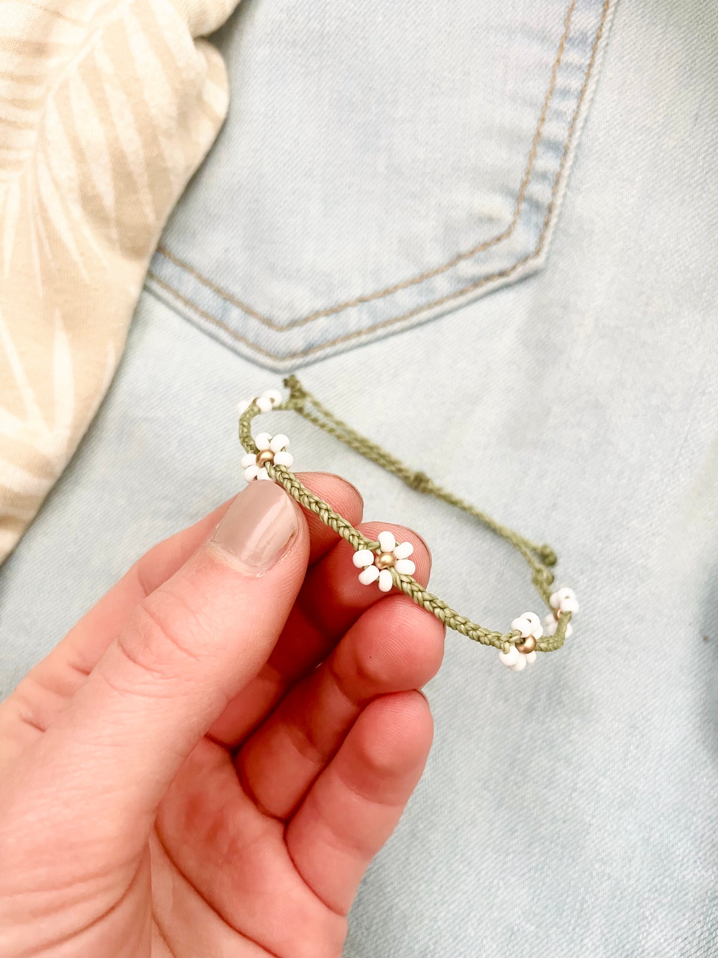 Green Adjustable Braided Daisy Flower Bracelet, Floral Bracelets for Women, Cord Bracelet
