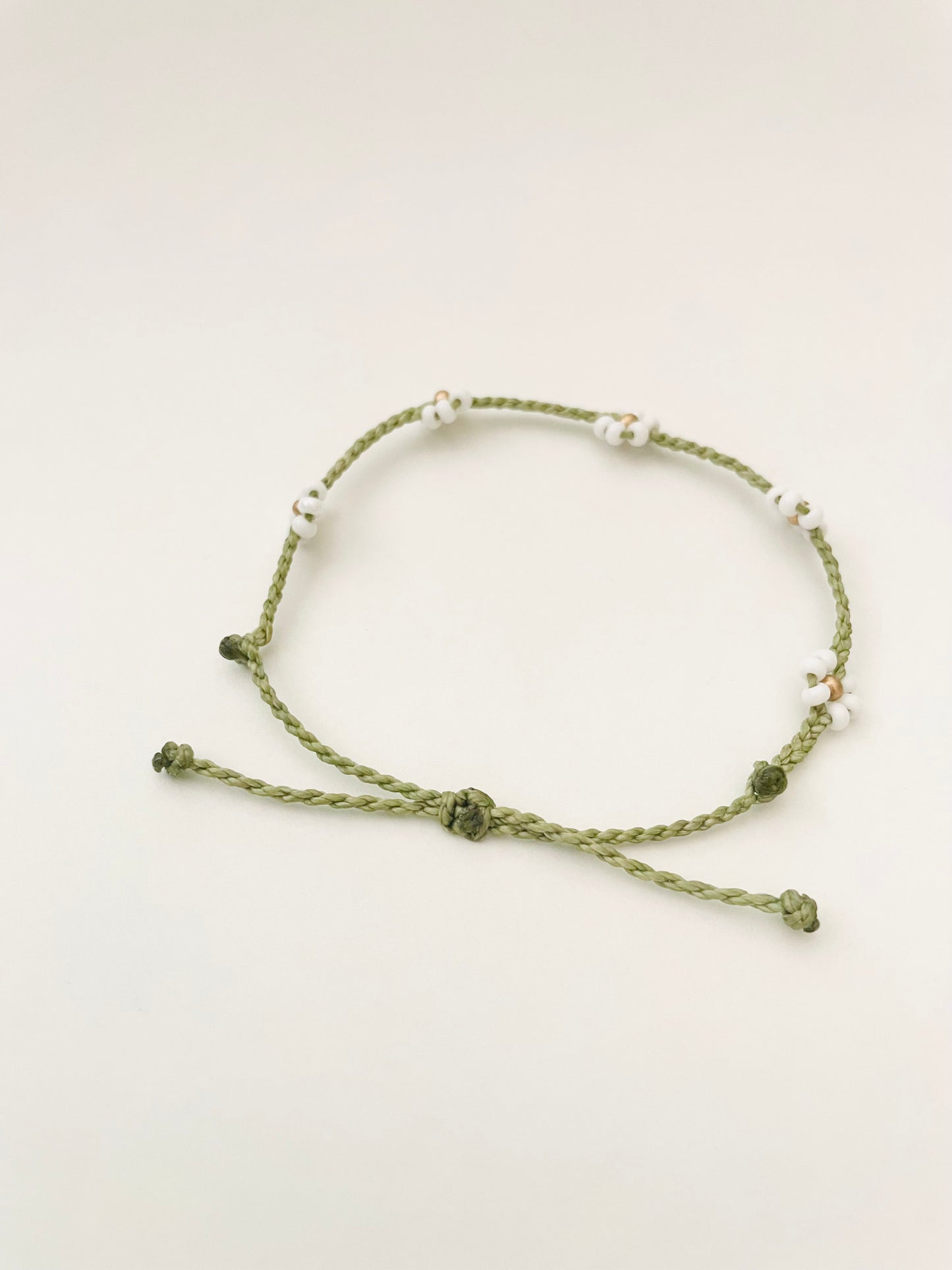 Adjustable Braided Daisy Flower Bracelets, Floral Bracelets for Women, Cord Bracelet