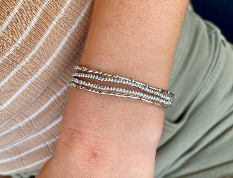 Minimalist Silver Beaded Bracelet Stack Glass Seed Bead Stretch Bracelet Set for Women Dainty Beaded Bracelet Set
