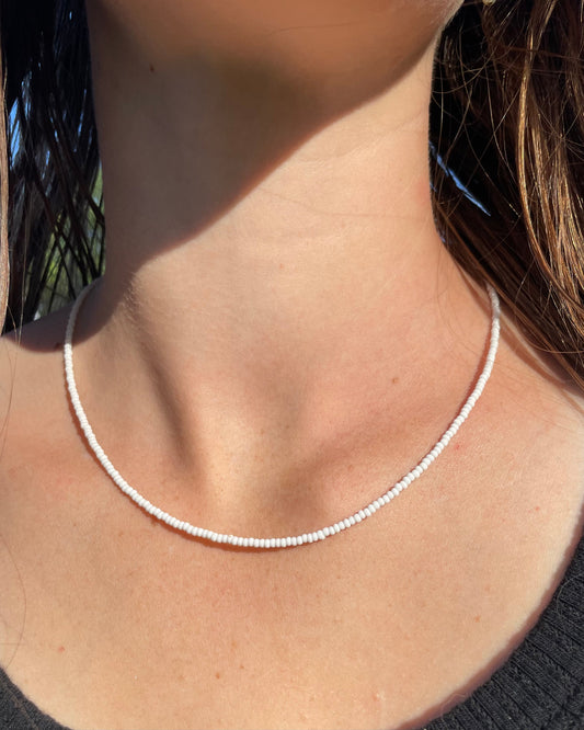 Surfer Girl Necklace White Seed Bead Necklace Beach Necklace for Women Dainty Boho Summer Jewelry Handmade Simple Layering Necklace