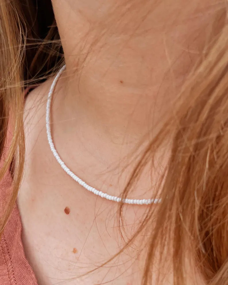 Surfer Girl Necklace White Seed Bead Necklace Beach Necklace for Women Dainty Boho Summer Jewelry Handmade Simple Layering Necklace