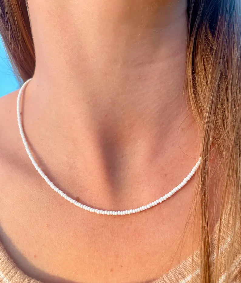 Surfer Girl Necklace White Seed Bead Necklace Beach Necklace for Women Dainty Boho Summer Jewelry Handmade Simple Layering Necklace