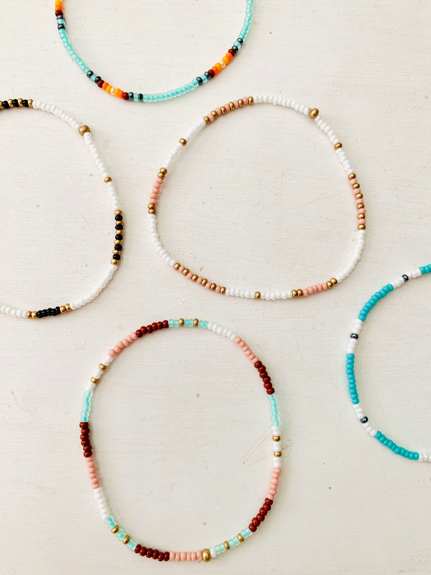 Seed Bead Bracelets, Stretch Bracelets, Minimalist Beaded Bracelets, Dainty Bracelet, Colorful Bracelets, Beachy, Small Beaded Bracelet