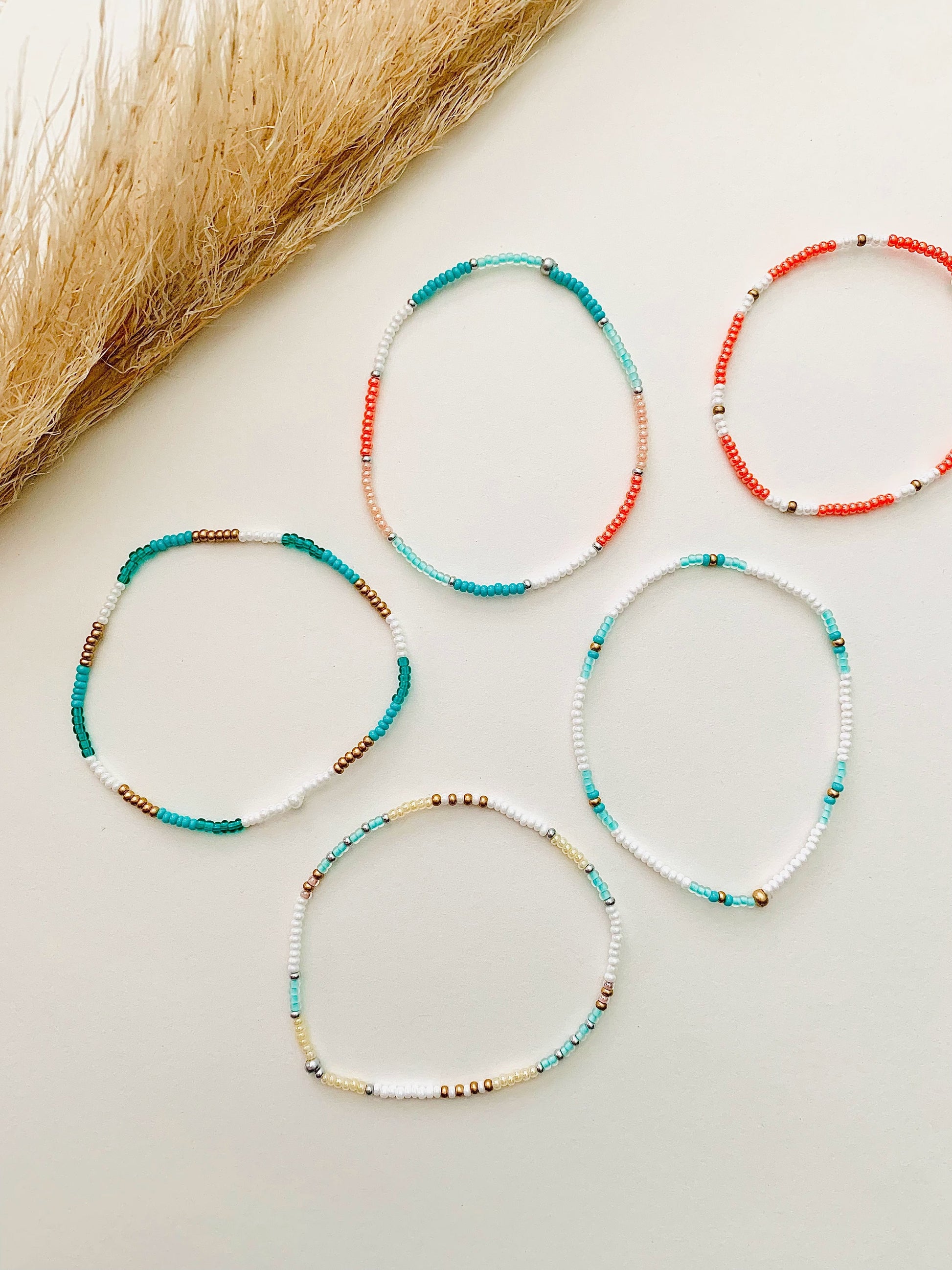 Seed Bead Bracelets, Stretch Bracelets, Minimalist Beaded Bracelets, Dainty Bracelet, Colorful Bracelets, Beachy, Small Beaded Bracelet