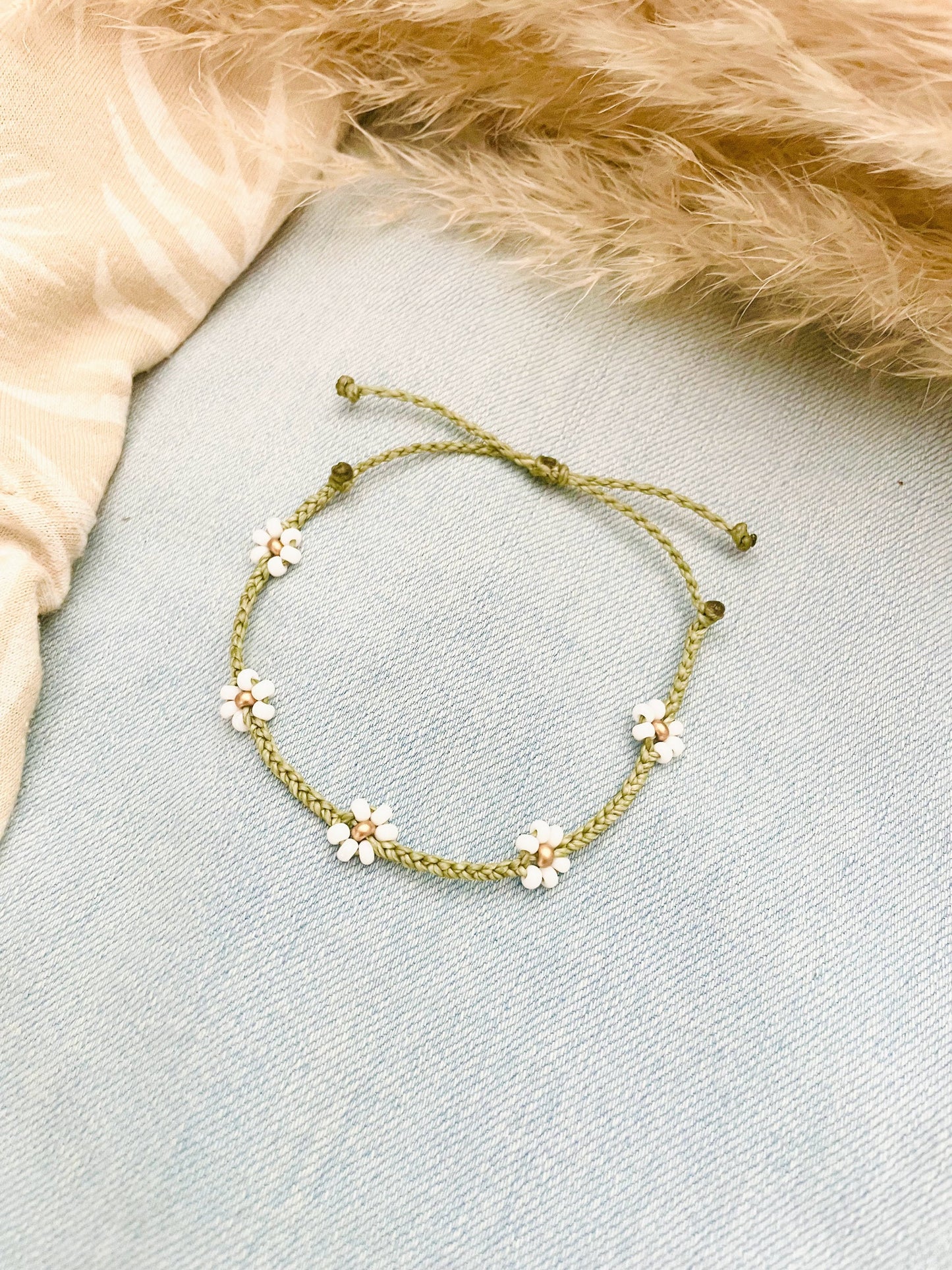 Beaded Flower Bracelet, Daisy Bead Bracelet, Seed Bead Bracelet, Adjustable Bracelet, Braided Bracelet