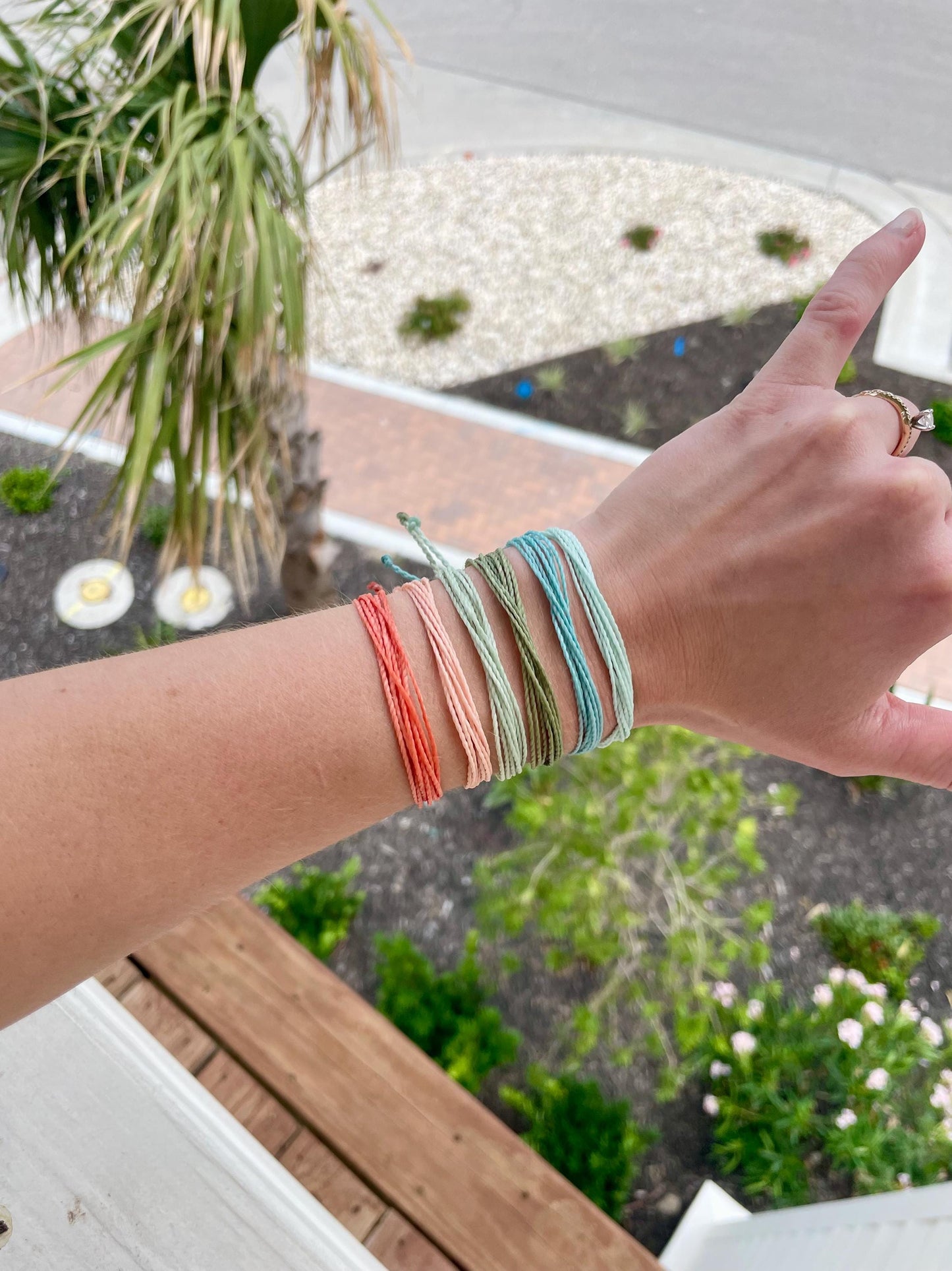 Womens Surfer Bracelet Adjustable String Bracelet Waterproof Beach Jewelry for Women Colorful Bracelets Stacking Summer Jewelry Friendship