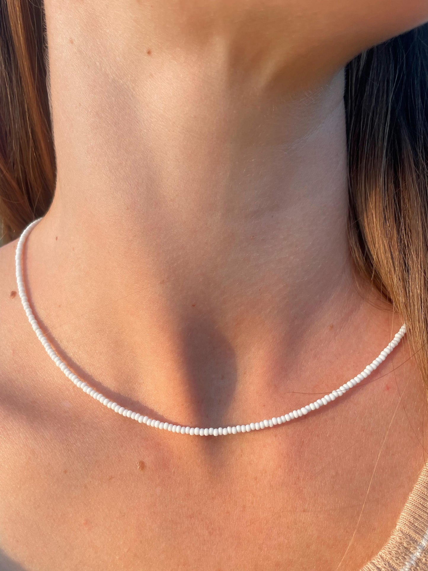 Surfer Girl Necklace White Seed Bead Necklace Beach Necklace for Women Dainty Boho Summer Jewelry Handmade Simple Layering Necklace