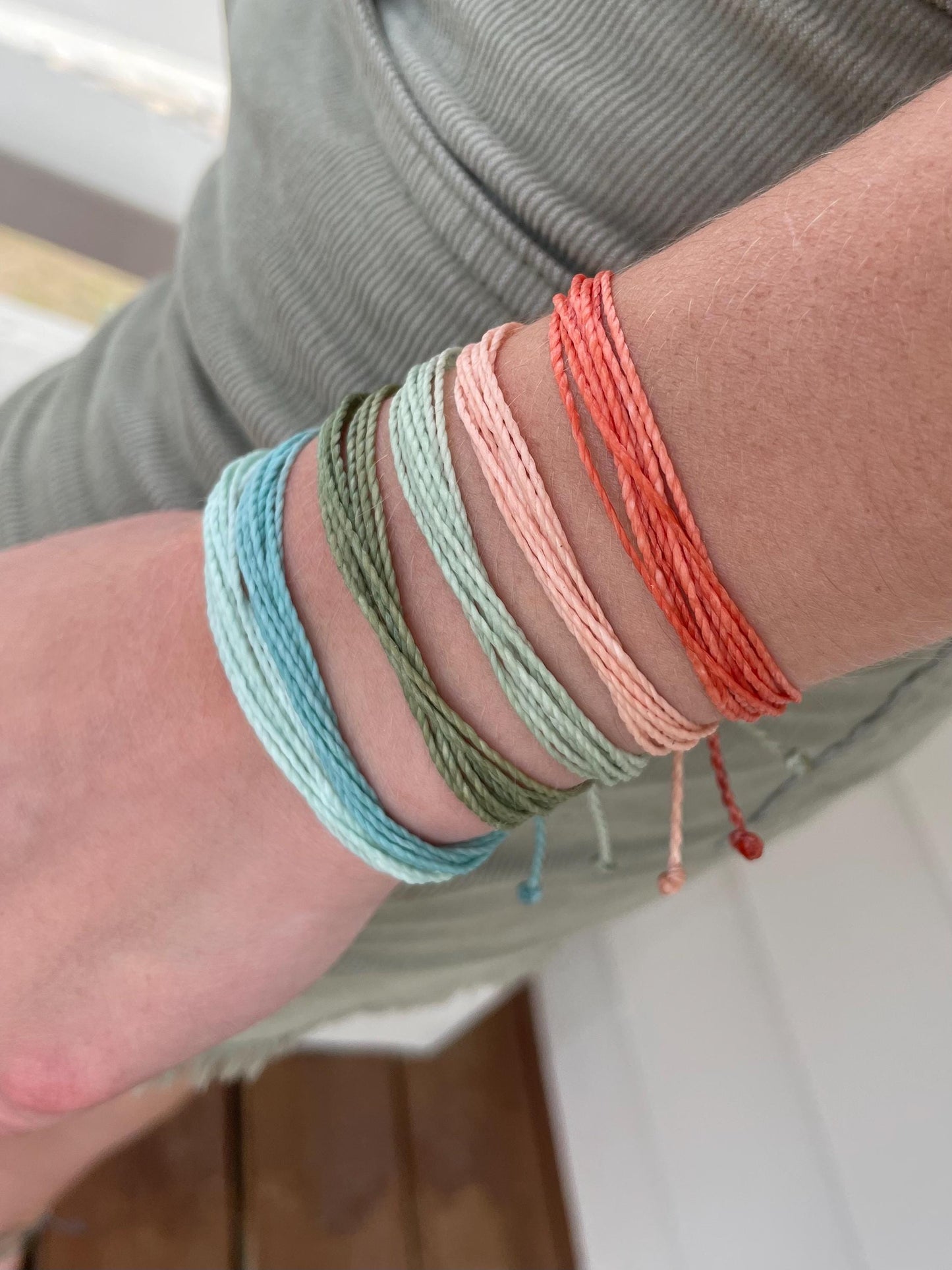 Womens Surfer Bracelet Adjustable String Bracelet Waterproof Beach Jewelry for Women Colorful Bracelets Stacking Summer Jewelry Friendship