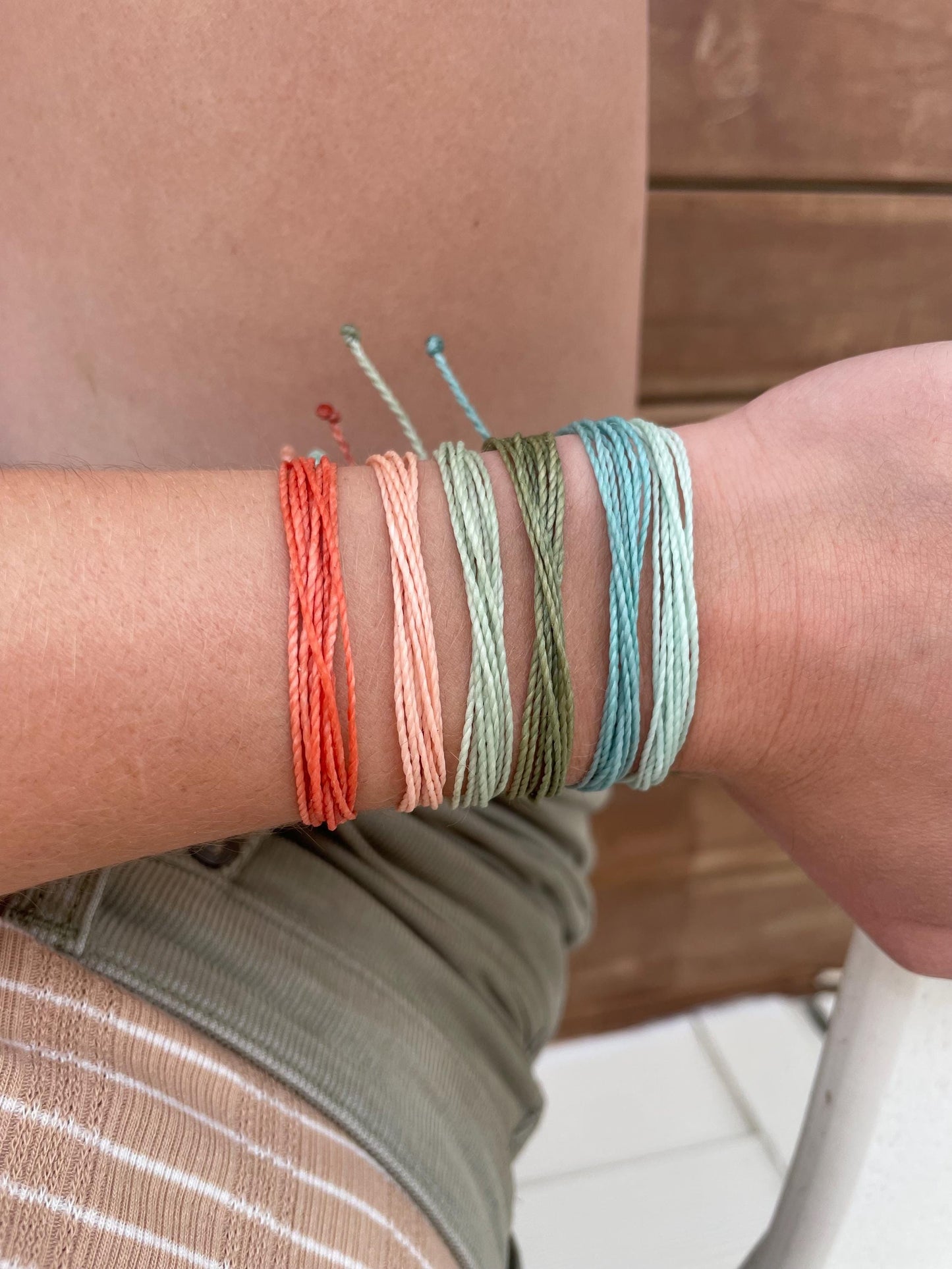 Womens Surfer Bracelet Adjustable String Bracelet Waterproof Beach Jewelry for Women Colorful Bracelets Stacking Summer Jewelry Friendship