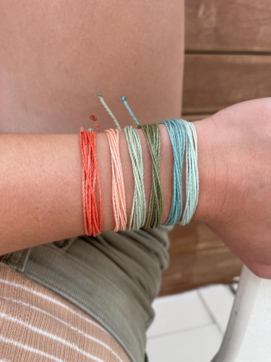 Womens Surfer Bracelet Adjustable String Bracelet Waterproof Beach Jewelry for Women Colorful Bracelets Stacking Summer Jewelry Friendship