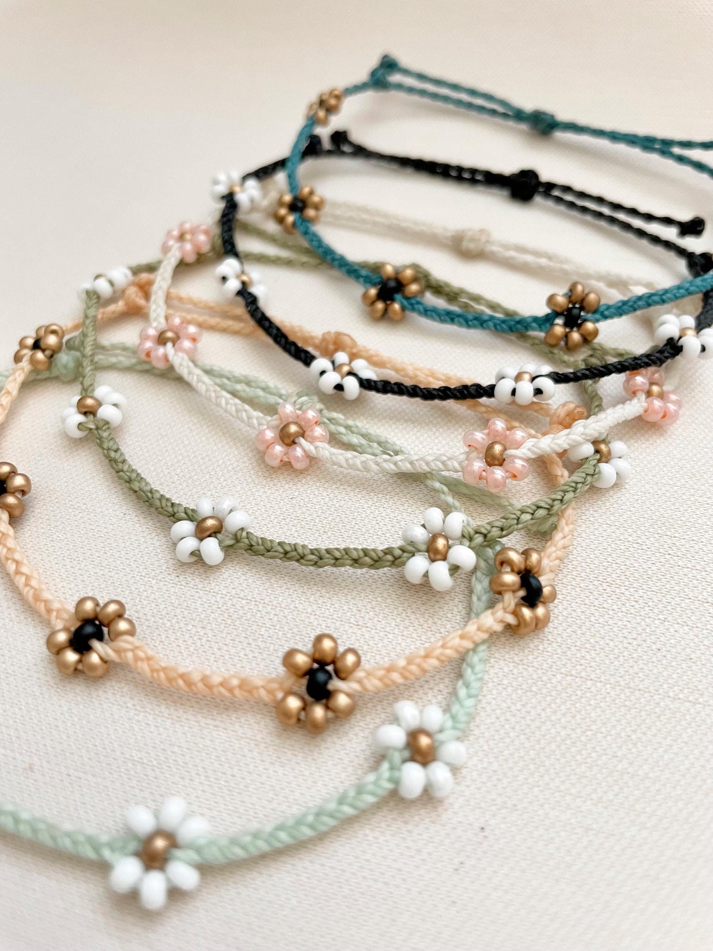 Daisy Seed Bead Bracelet Adjustable Braided Flower Jewelry Boho Summer Accessory Handmade Daisy Flower Bracelet Woven Floral Cute Jewelry
