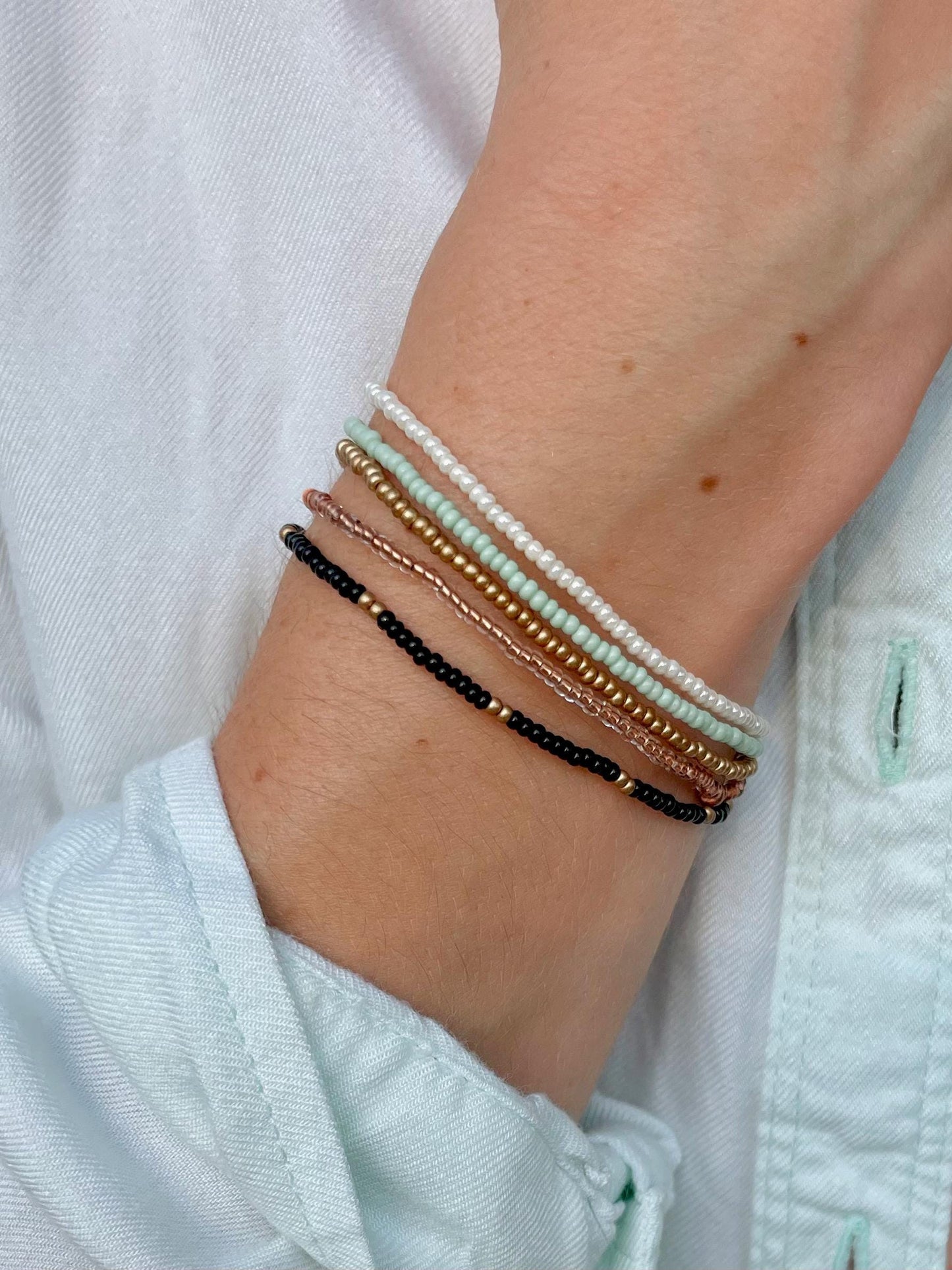 Tiny Seed Bead Bracelet Boho Stretch Bracelet Stack Simple Beaded Bracelet for Women Minimalist Jewelry for Layering Casual Bracelets Dainty
