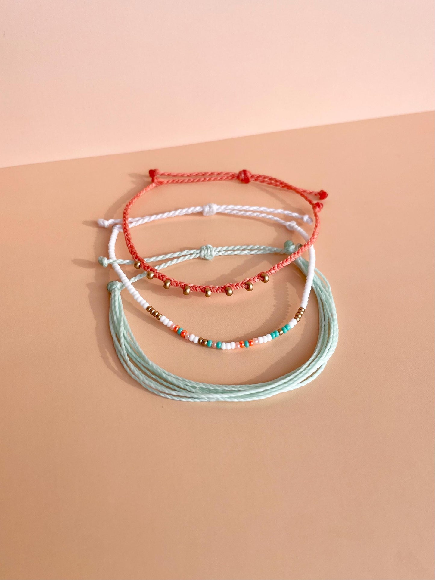 Surfer Bracelet Set String Bracelet Stack Beaded Beach Jewelry for Women Adjustable Stackable Bracelets Handmade Boho Summer Accessories
