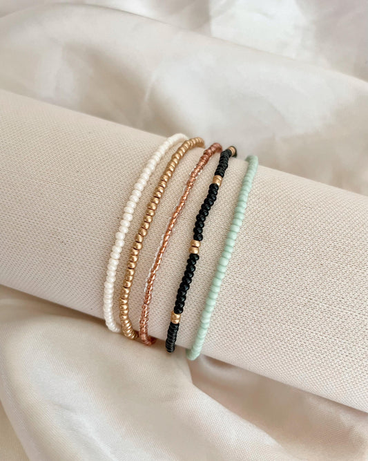 Tiny Seed Bead Bracelet Boho Stretch Bracelet Stack Simple Beaded Bracelet for Women Minimalist Jewelry for Layering Casual Bracelets Dainty