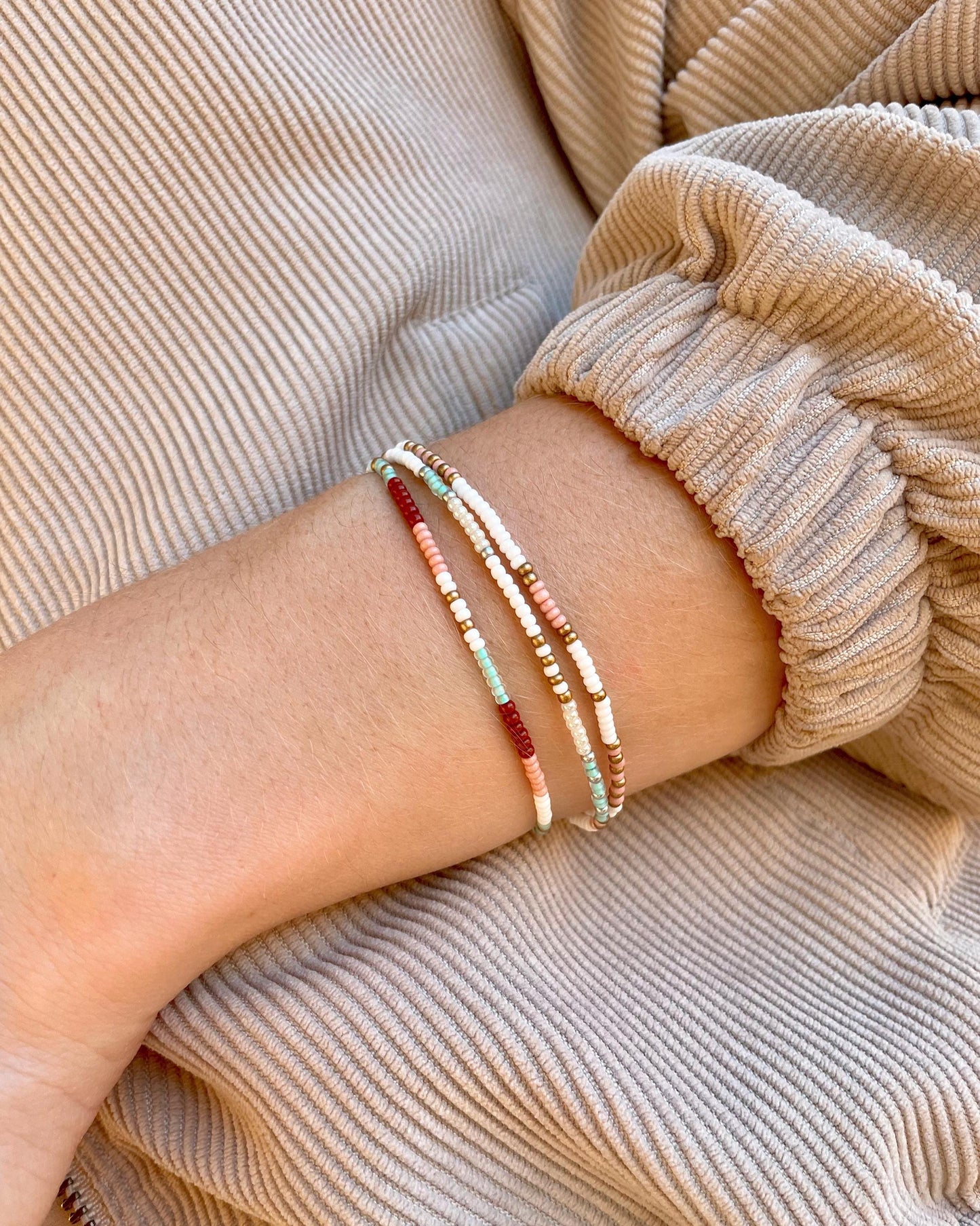 Tiny Seed Bead Bracelet Womens Dainty Stretch Bracelet Colorful Mixed Bead Bracelet for Layering Jewelry Beachy 2mm Beaded Elastic Bracelet