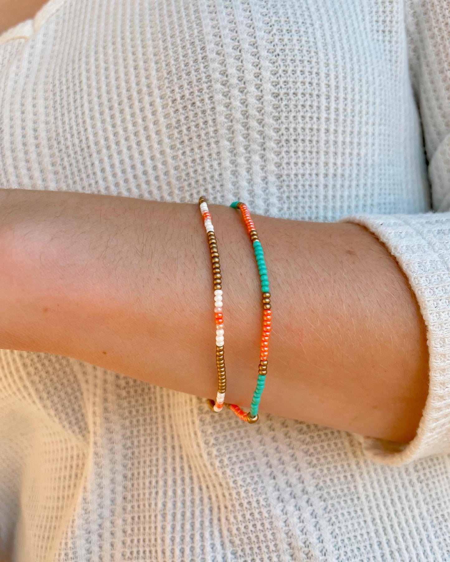 Tiny Seed Bead Bracelet Womens Dainty Stretch Bracelet Colorful Mixed Bead Bracelet for Layering Jewelry Beachy 2mm Beaded Elastic Bracelet