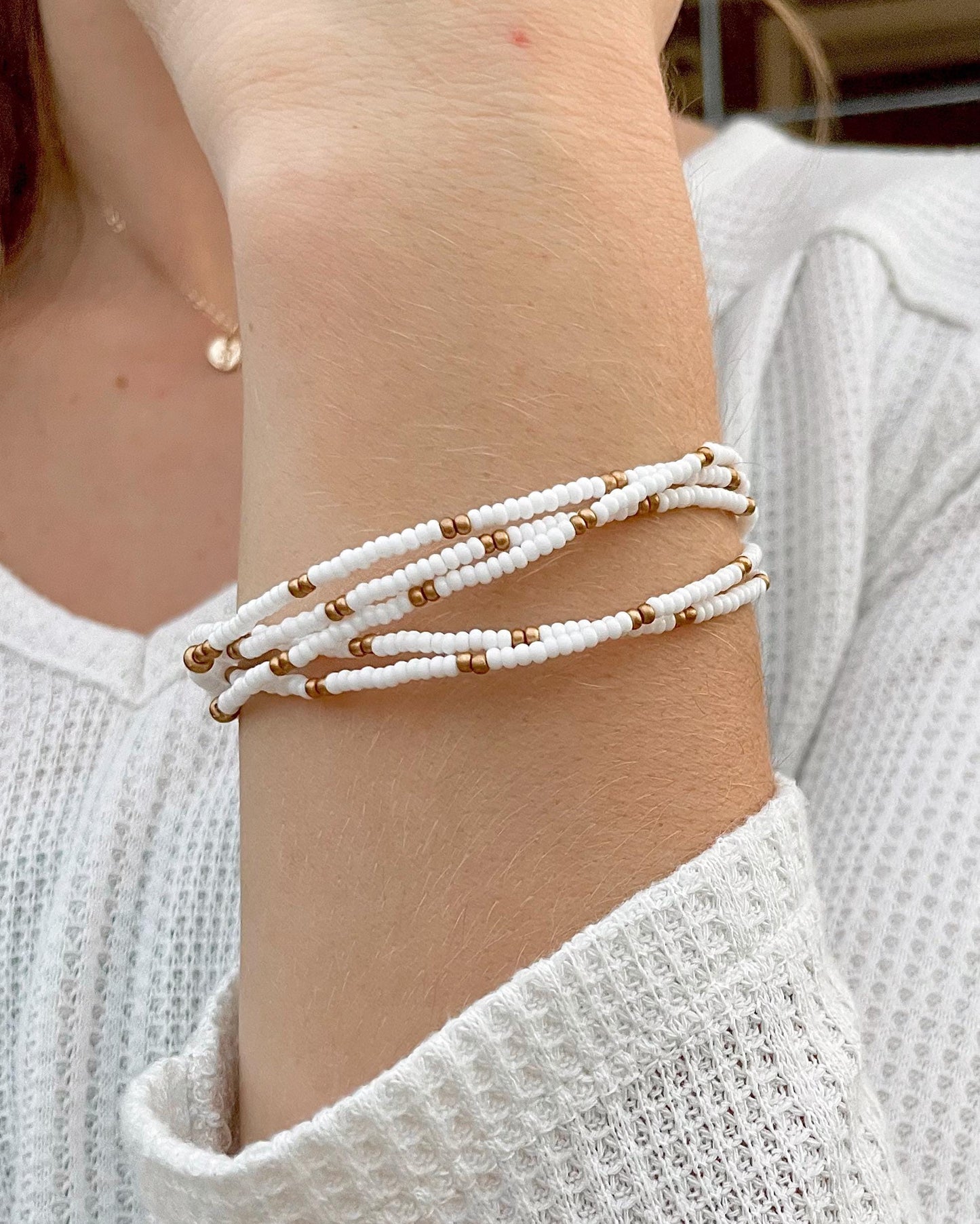 White and Gold Seed Bead Bracelet Stackable Stretchy Bracelet Minimalist Bead Bracelets Dainty Layering Beaded Boho Bracelet Set for Women