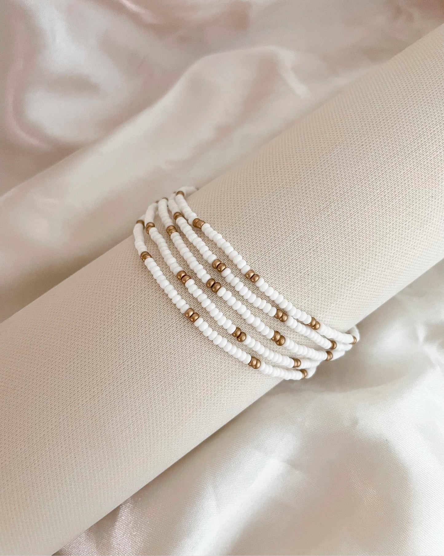 White and Gold Seed Bead Bracelet Stackable Stretchy Bracelet Minimalist Bead Bracelets Dainty Layering Beaded Boho Bracelet Set for Women