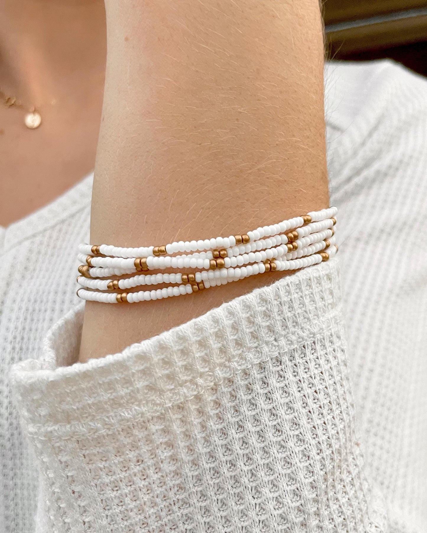 White and Gold Seed Bead Bracelet Stackable Stretchy Bracelet Minimalist Bead Bracelets Dainty Layering Beaded Boho Bracelet Set for Women