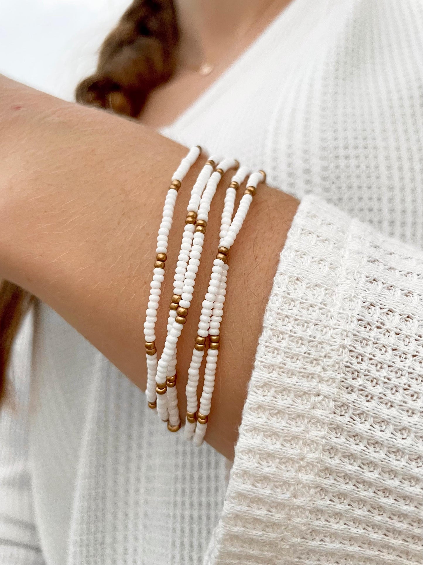 White and Gold Seed Bead Bracelet Stackable Stretchy Bracelet Minimalist Bead Bracelets Dainty Layering Beaded Boho Bracelet Set for Women
