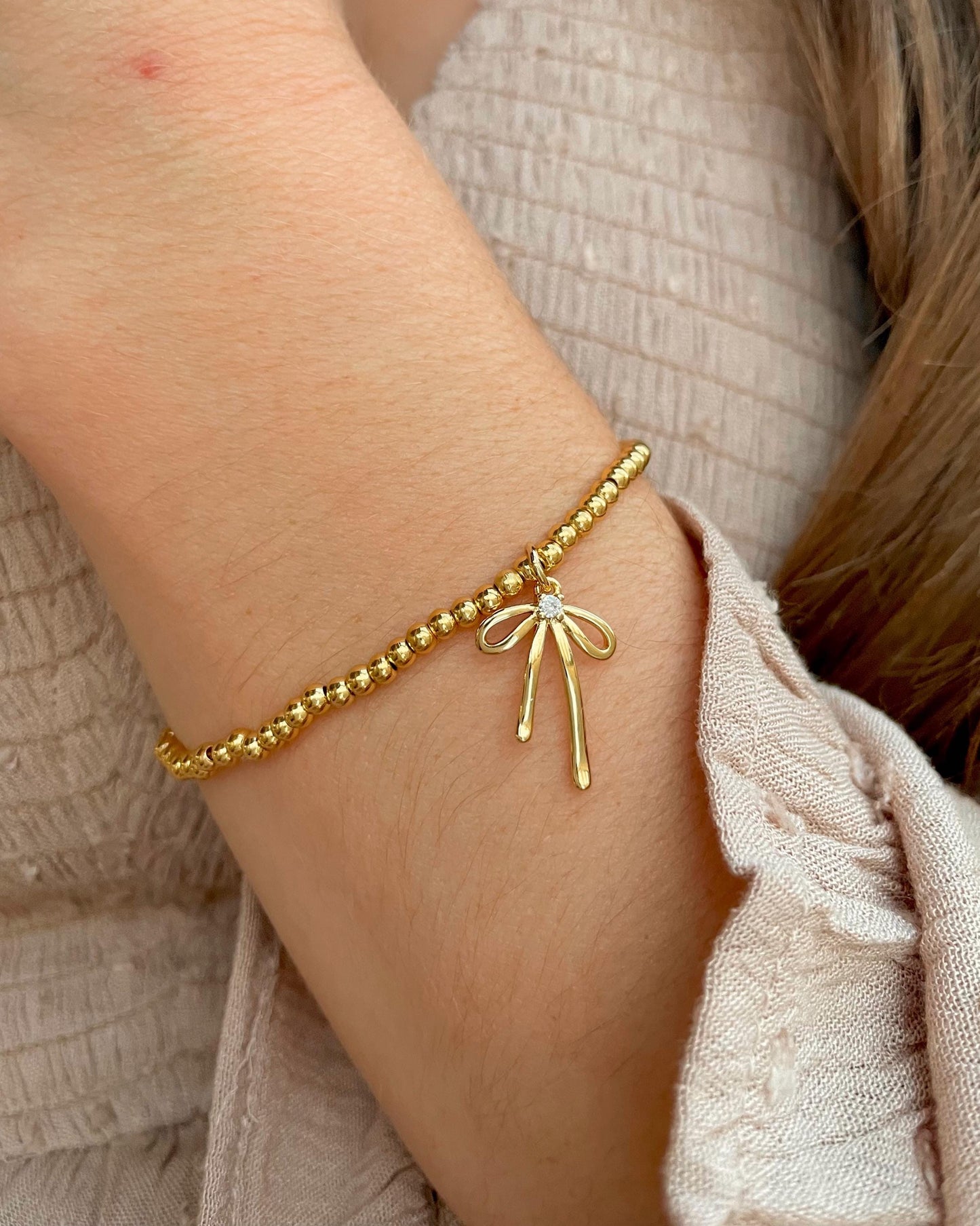 Bow Charm Dangle Bracelet Gold Bead Bracelet with Charm 18k Gold Filled Dainty Jewelry Gift for Wife Birthday Trendy Stretch Bracelet Modern